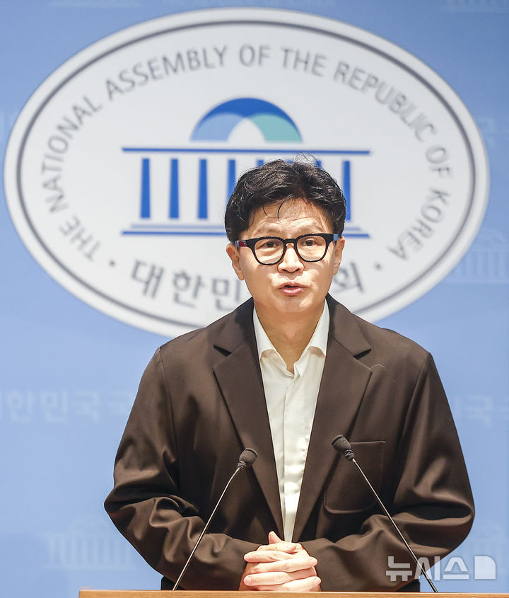 [서울=뉴시스] 정병혁 기자 = 한동훈 무소속 의원이 13일 서울 여의도 국회 소통관에서 김승원 법무부 장관 후보자 관련 기자회견을 하고 있다. 2026.09.13. jhope@newsis.com