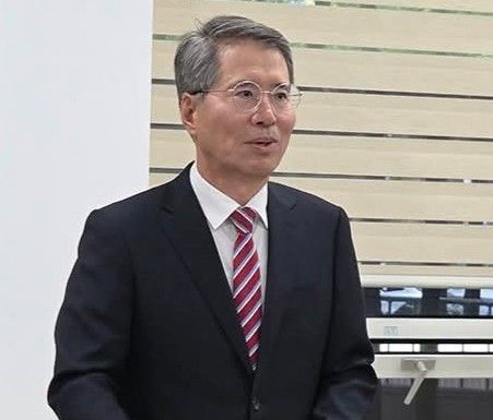 [대전=뉴시스] 조명휘 기자 = 양홍규 변호사가 10일 대전시의회 기자실서 회견을 열고 국민의힘 서구을 당협위원장 출마를 선언하고 있다. photo@newsis.com *재판매 및 DB 금지