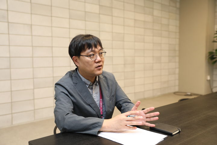 [서울=뉴시스] 김성훈 서울아산병원 마취통증의학과 교수는 지난 10일 의료 기술 사업화 콘퍼런스 'MEet 2026'에서 뉴시스와 만나 "로봇수술을 필두로 한 수술실의 디지털 전환과 의료AI의 확대는 마취과 및 수술실 의료진에게 든든한 조력자(Digital Assistant)이자 안전 파수꾼 역할을 하게 될 것"이라고 말했다. (사진=한림대의료원 제공) 2026.09.14. photo@newsis.com *재판매 및 DB 금지