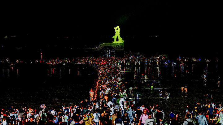 [보령=뉴시스] '제26회 무창포 신비의 바닷길 축제' 모습. (사진=보령시청 제공) 2206.09.14. photo@newsis.com *재판매 및 DB 금지