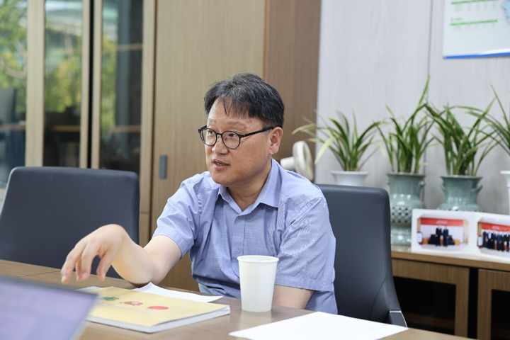 [부산=뉴시스]김병진 부산앵커센터장이 지난 10일 뉴시스와 인터뷰를 하고 있다. (사진=부산앵커센터 제공) 2026.09.14. photo@newsis.com *재판매 및 DB 금지