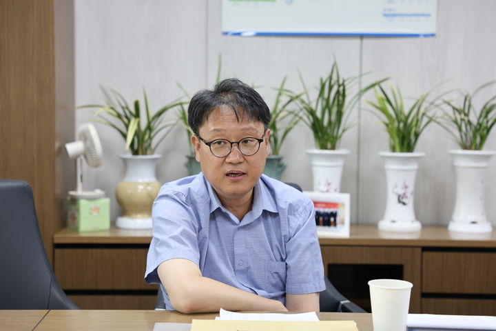 [부산=뉴시스]김병진 부산앵커센터장이 지난 10일 뉴시스와 인터뷰를 하고 있다. (사진=부산앵커센터 제공) 2026.09.14. photo@newsis.com *재판매 및 DB 금지