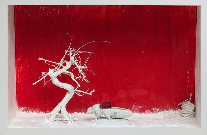 ‘BIG LOAD’, 2026, Box,wood,porcelain,glass,plastic,plaster in powder, 34x51x17.5 cm *재판매 및 DB 금지
