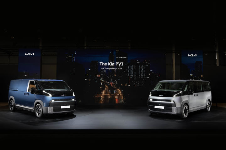 (왼쪽부터) IAA 트랜스포테이션 2026 기아관에 전시된 더 기아 PV7 카고와 더 기아 PV7 패신저.(사진=기아 제공) *재판매 및 DB 금지