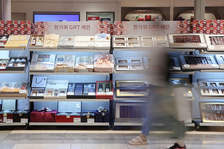 [대구=뉴시스] 대구 신세계백화점은 추석을 앞두고 한우와 청과, 수산물 등 명절 선물 수요 공략에 나선다. (사진 = 대구 신세계백화점 제공) 2026.09.14. photo@newsis.com *재판매 및 DB 금지