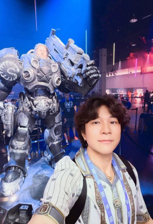 [서울=뉴시스] 가수 신동이 체중 감량 후 날씬해진 몸매를 유지하면서 일상을 즐기고 있다. (사진=신동 인스타그램 캡처)
