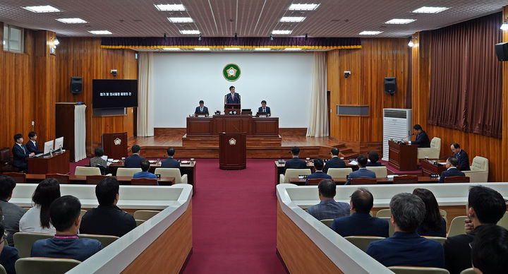 14일 태백시의회 본회의장에서 고재창 의장 주재로 시의회 제296회 임시회 개회식이 열리고 있다.(사진=태백시의회 제공) *재판매 및 DB 금지