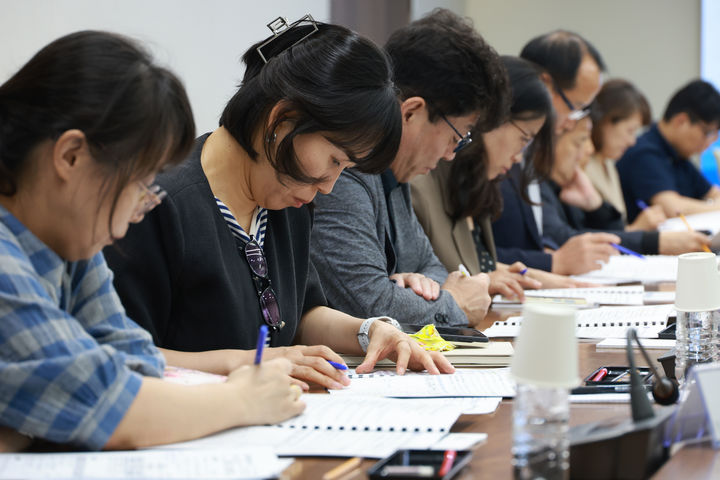 [청주=뉴시스] 14일 충북도청 여는마당2에서 이복원 경제부지사 주재로 '공공기관 유치 TF 회의'가 열리고 있다. (사진=충북도 제공) 2026.09.14. photo@newsis.com *재판매 및 DB 금지
