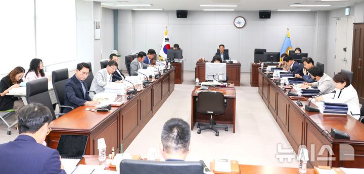 [포항=뉴시스] 14일 포항시의회 예산결산특별위원회 ‘2026년도 제2회 추가 경정 예산안’ 종합 심사 모습. (사진=포항시의회 제공) 2026.09.14. photo@newsis.com