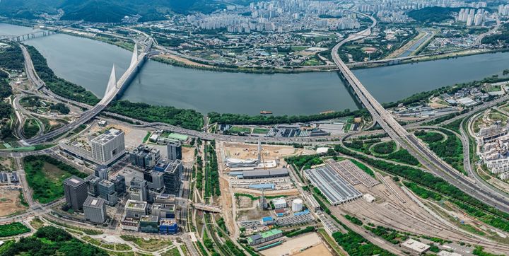 [서울=뉴시스] 고덕비즈밸리 및 고덕차량기지 전경. (사진=강동구 제공) 2026.09.14. photo@newsis.com *재판매 및 DB 금지