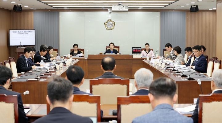 [홍성=뉴시스] 충남도의회, 충남테크노파크 원장 후보자 인사청문회 모습. *재판매 및 DB 금지