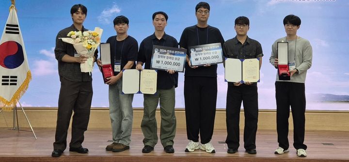 [대전=뉴시스] 국립한밭대 수상팀 기념촬영. (사진=국립한밭대 제공) 2026.09.14. photo@newsis.com *재판매 및 DB 금지