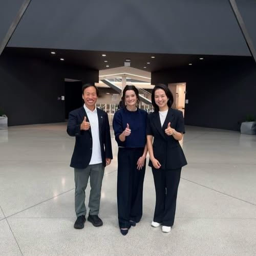 [서울=뉴시스] 14일 업계에 따르면 김성훈 업스테이지 대표(왼쪽)는 진윤정 업스테이지 최고재무책임자(CFO, 오른쪽)와 함께 지난 12일(현지 시간) 미국 캘리포니아주 산타클라라에 있는 엔비디아 본사에서 매디슨 황 엔비디아 옴니버스·로보틱스 제품 마케팅 수석이사와 만났다. 2026.09.14. (사진=김성훈 업스테이지 대표 페이스북 캡처) *재판매 및 DB 금지