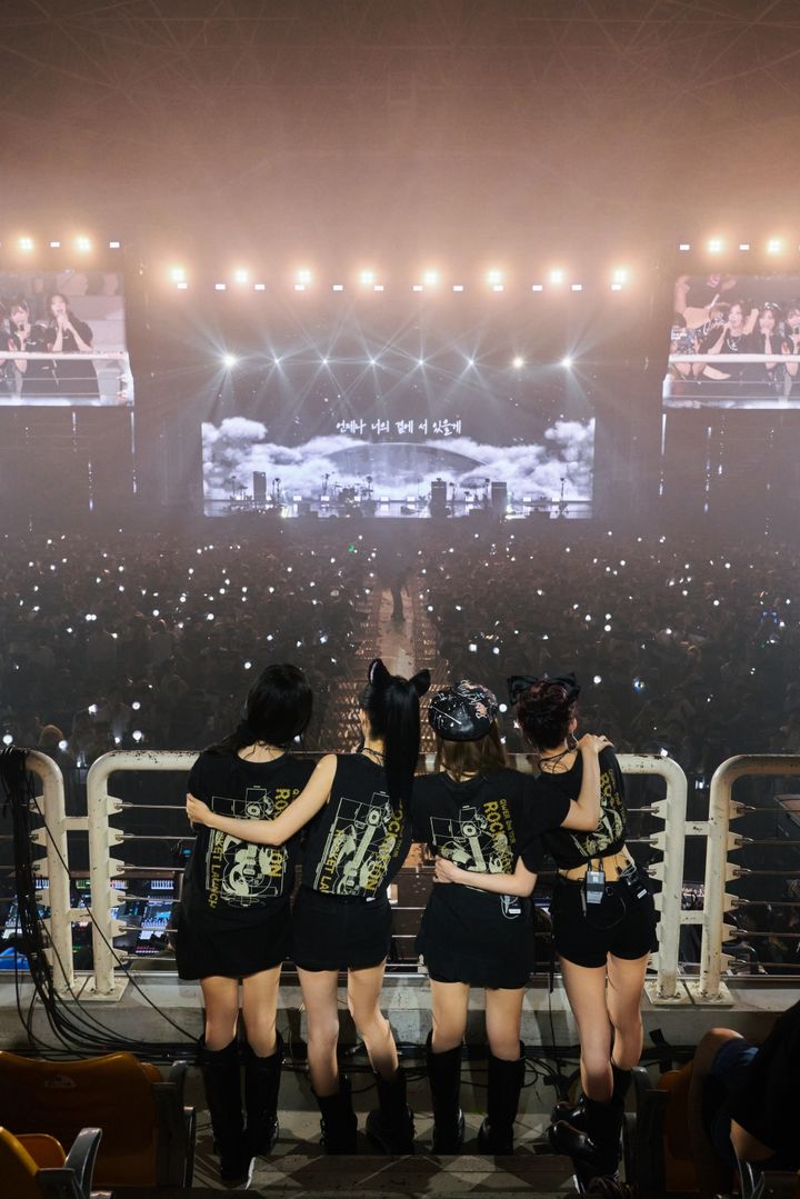 Two New QWER Songs Debut Live, Then Go to a Fan Vote Before September 21 Release
