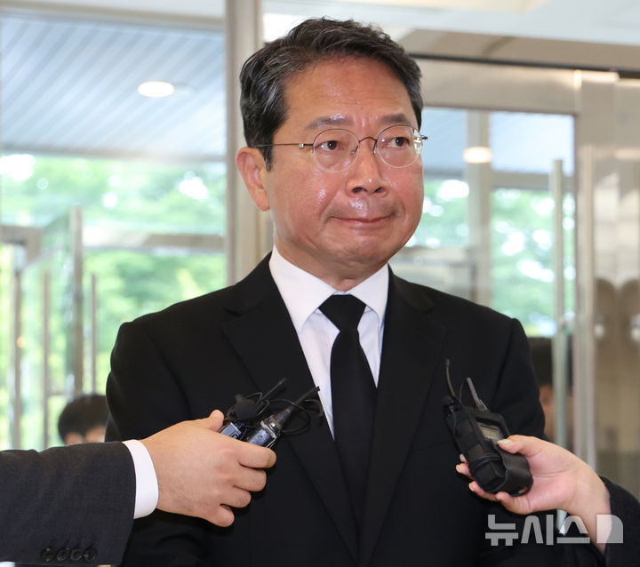 [서울=뉴시스] 조수정 기자 = 김승원 법무부 장관 후보자가 14일 오전 서울 종로구에 마련된 인사청문회 준비사무실로 출근하며 입장을 밝히고 있다. 2026.09.14. chocrystal@newsis.com