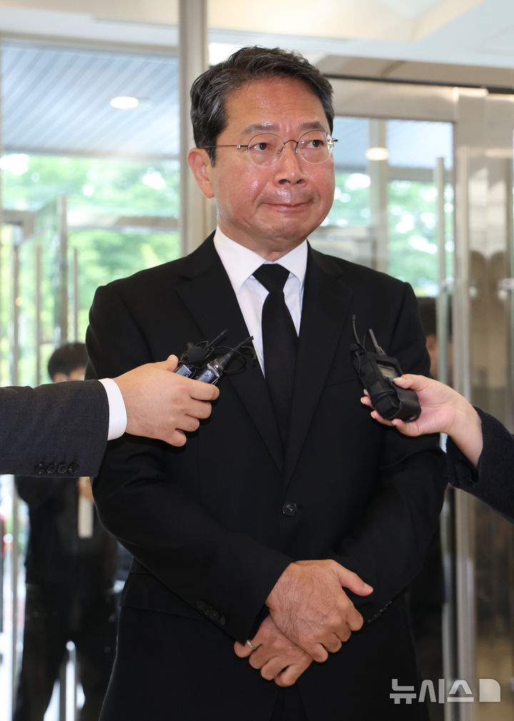 [서울=뉴시스] 조수정 기자 = 김승원 법무부 장관 후보자가 14일 오전 서울 종로구에 마련된 인사청문회 준비사무실로 출근하며 입장을 밝히고 있다. 2026.09.14. chocrystal@newsis.com