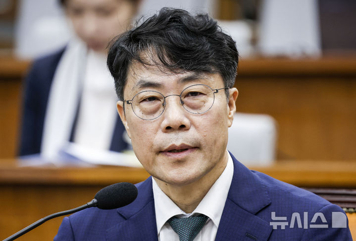[서울=뉴시스] 정병혁 기자 = 김성수 대법관 후보자가 14일 서울 여의도 국회에서 열린 대법관(김성수)임명동의에관한인사청문특별위원회 전체회의에서 의원 질문에 답하고 있다. 2026.09.14. jhope@newsis.com