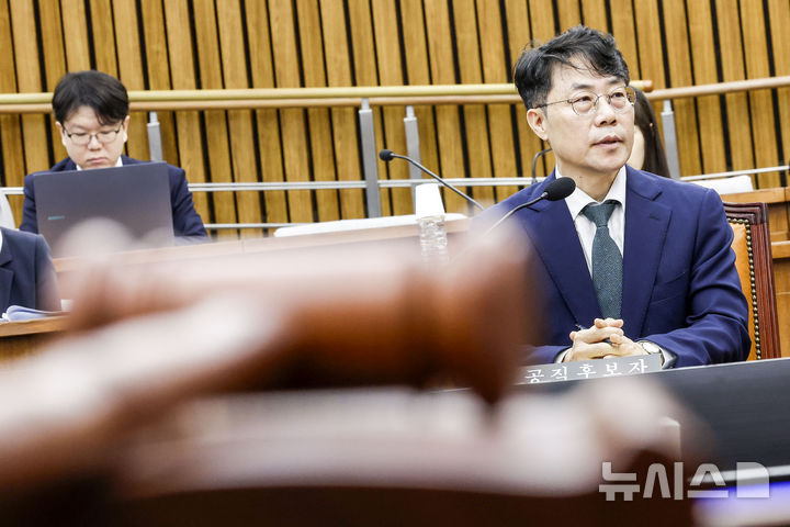 [서울=뉴시스] 정병혁 기자 = 김성수 대법관 후보자가 14일 서울 여의도 국회에서 열린 대법관(김성수)임명동의에관한인사청문특별위원회 전체회의에서 의원 질문에 답하고 있다. 2026.09.14. jhope@newsis.com