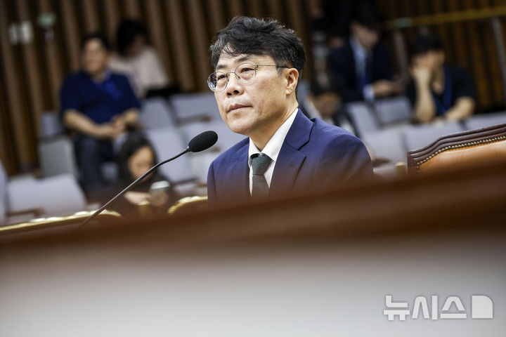 [서울=뉴시스] 정병혁 기자 = 김성수 대법관 후보자가 14일 서울 여의도 국회에서 열린 대법관(김성수)임명동의에관한인사청문특별위원회 전체회의에서 의원 질문에 답하고 있다. 2026.09.14. jhope@newsis.com