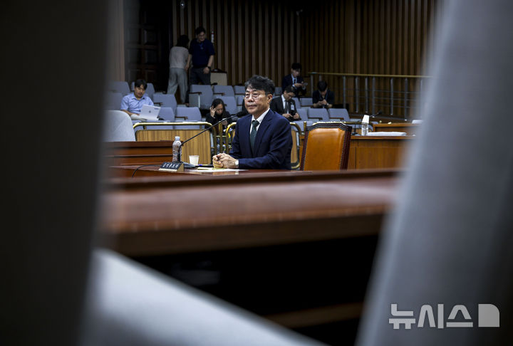 [서울=뉴시스] 정병혁 기자 = 김성수 대법관 후보자가 14일 서울 여의도 국회에서 열린 대법관(김성수)임명동의에관한인사청문특별위원회 전체회의에서 의원 질문에 답하고 있다. 2026.09.14. jhope@newsis.com