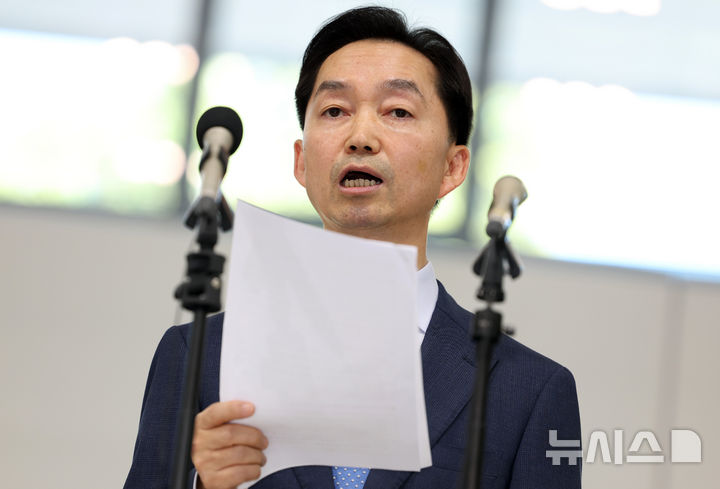 [서울=뉴시스] 이영환 기자 = 김지용 중대범죄수사청장 후보자가 14일 오후 서울 종로구 정부서울청사 창성동 별관에서 최근 현안 관련 입장 표명을 하고 있다. 2026.09.14. 20hwan@newsis.com
