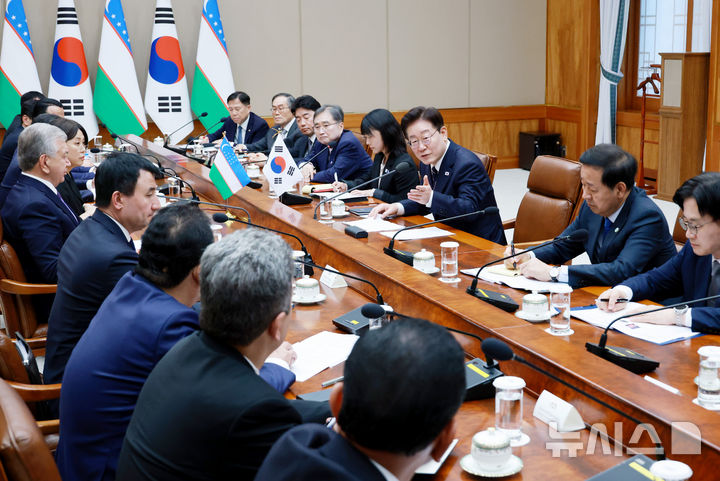 [서울=뉴시스] 조성봉 기자 = 이재명 대통령이 14일 청와대에서 열린 한-우즈베키스탄 정상회담에서 발언하고 있다. 2026.09.14. suncho21@newiss.com