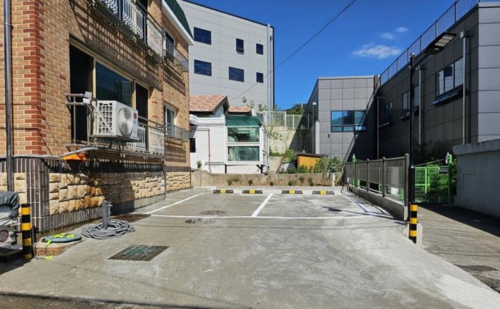 [안산=뉴시스] '내 집 안 주차장 설치 보조금 지원사업' 참여 주택에 조성된 주차장. (사진=안산시 제공) 2026.09.15. photo@newsis.com *재판매 및 DB 금지