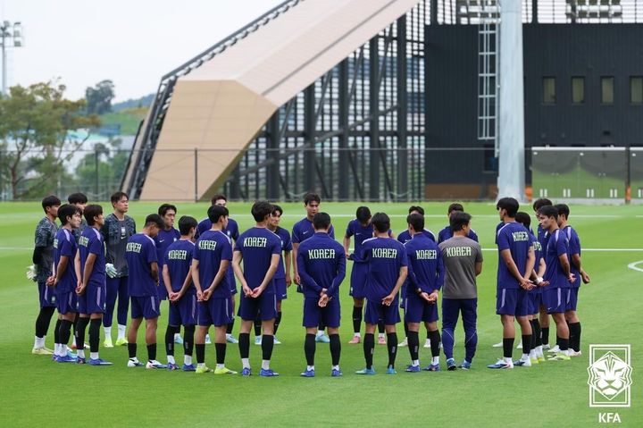 [서울=뉴시스] 김은중 감독이 이끄는 한국 남자 21세 이하(U-21) 올림픽 대표팀. (사진=대한축구협회 제공)