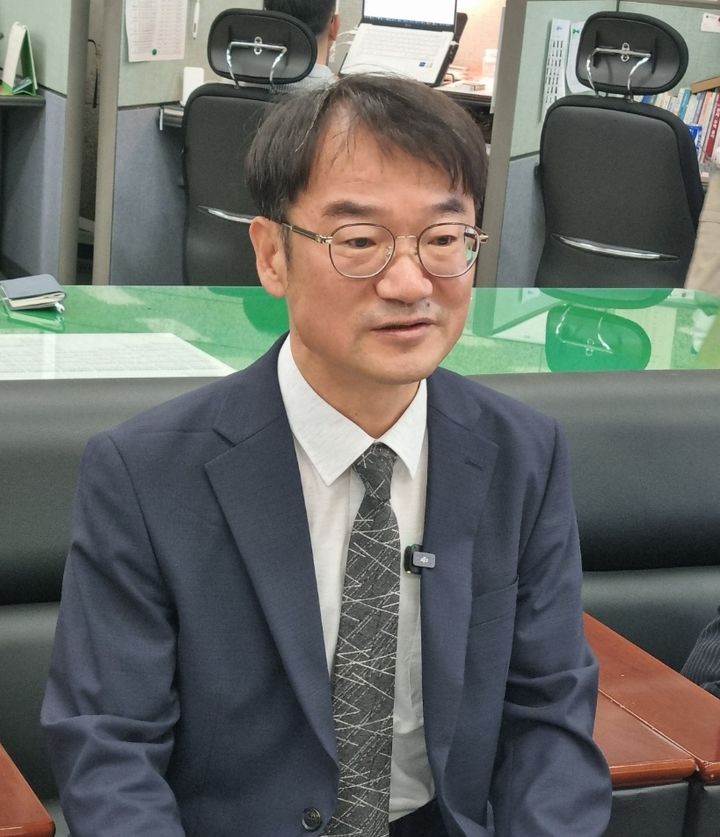 [대전=뉴시스] 정연우 지식재산처 차장이 15일 정부대전청사에서 청년 창업기업을 포함한 초고속심사 대상 확대에대해 설명하고 있다. kys0505@newsis.com *재판매 및 DB 금지