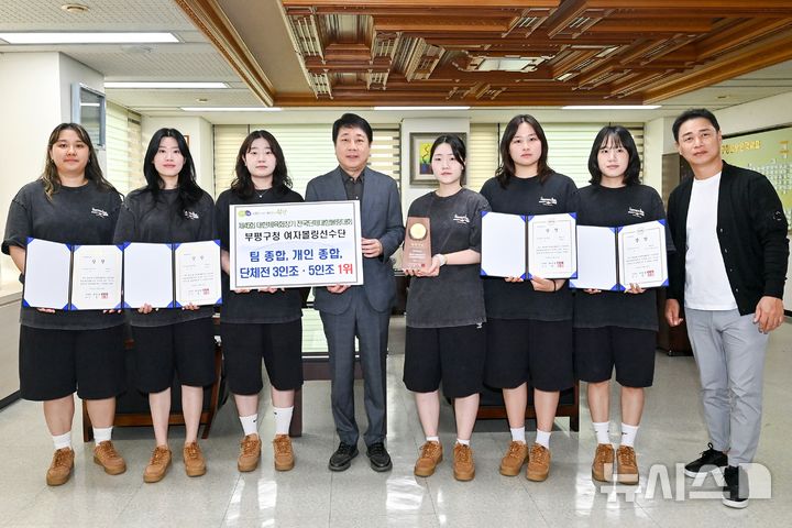 차준택 부평구청장, 전국대회 우승 여자볼링선수단 격려