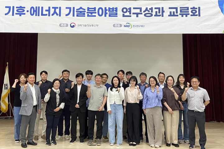 [대전=뉴시스]대전교통공사가 과학기술정보통신부와 한국연구재단이 추진하는 개도국 기후기술 실증 국가R&D사업인 '탄자니아 극한기후 적응형 AI 기반 교통 안전제어 솔루션 실증 사업 협약을 체결했다. 2026.09.15 photo@newsis.com *재판매 및 DB 금지