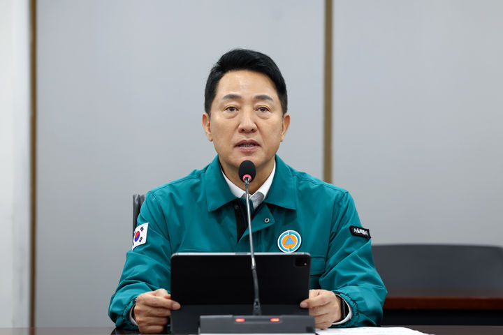[서울=뉴시스] 오세훈 서울시장이 15일 오전 기획상황실에서 열린 버스노조 파업 예고에 따른 비상수송대책 점검회의에서 모두발언을 하고 있다. (사진=서울시 제공) 2026.09.15. photo@newsis.com *재판매 및 DB 금지
