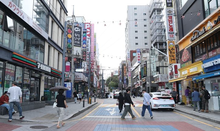 [서울=뉴시스] 서울 관악구 남현동 '사당오락 달빛야장' 메인 야장 골목. (사진=관악구 제공) 2026.09.15. photo@newsis.com *재판매 및 DB 금지