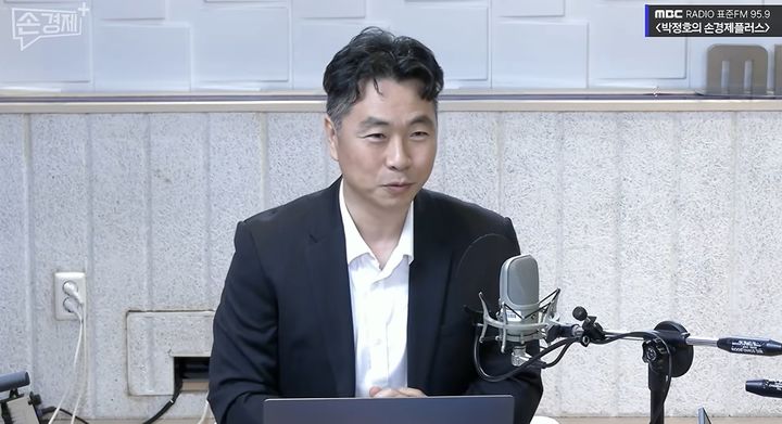 [서울=뉴시스]최도영 고려사이버대 건축공학부 외래교수가 아파트 공사비 상승 원인에 대해 설명하고 있다. (사진=유튜브 '손에 잡히는 경제' 캡처) 2026.09.15