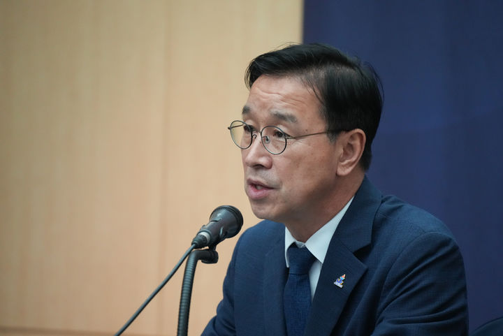 [제주=뉴시스] 위성곤 제주특별자치도지사가 15일 '2026 그린수소 글로벌포럼'이 열리고 있는 제주국제컨벤션센터(ICC)에서 기후에너지환경부 출입기자단과 간담회를 갖고 있다. (사진=제주도청 제공) *재판매 및 DB 금지