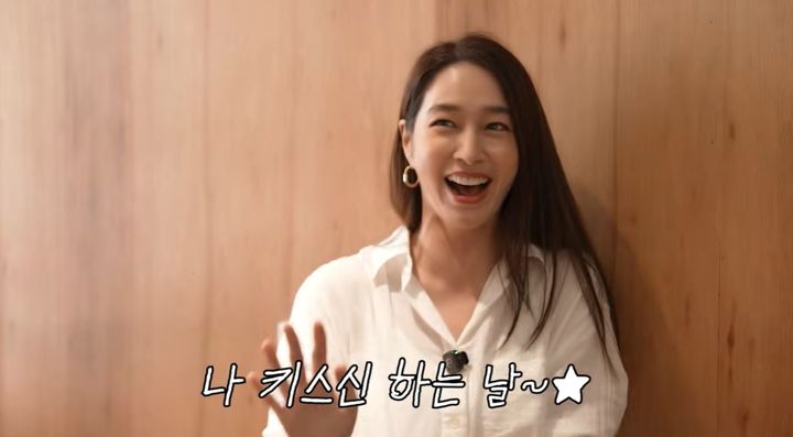 [서울=뉴시스] 배우 이민정이 15일 유튜브 채널에서 김지석과의 키스신 비화를 공개했다. (사진=유튜브 채널 '이민정 MJ' 화면 캡처) 2026.09.15. photo@newsis.com *재판매 및 DB 금지