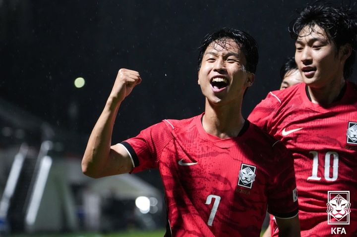[서울=뉴시스] 한국 23세 이하(U-23) 남자 아시안게임 축구대표팀의 엄지성. (사진=대한축구협회 제공)