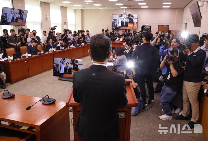 [서울=뉴시스] 정병혁 기자 = 김승원 법무부장관 후보자가 15일 서울 여의도 국회 법제사법위원회에서 열린 인사청문회에서 인사말을 하고 있다. 2026.09.15. jhope@newsis.com