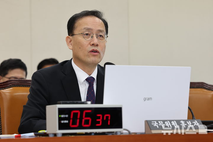 [서울=뉴시스] 최진석 기자 = 이형일 부총리 겸 재정경제부장관 후보가 15일 여의도 국회에서 열린 제439회 국회(정기회) 재정경제기획위원회 국무위원후보자(부총리 겸 재정경제부장관 이형일) 인사청문회에서 의원 질의에 답하고 있다. 2026.09.15. myjs@newsis.com