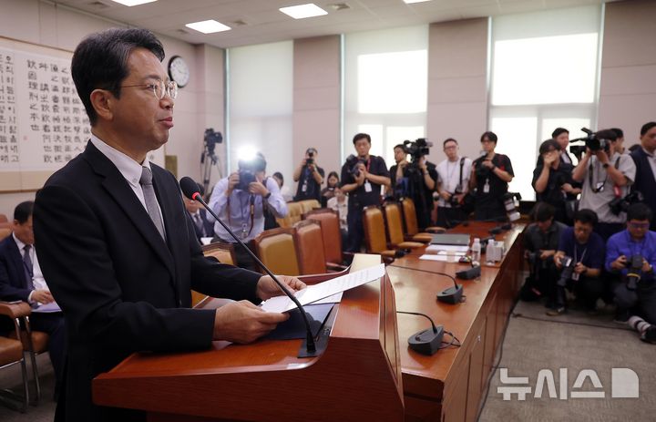 [서울=뉴시스] 정병혁 기자 = 김승원 법무부장관 후보자가 15일 서울 여의도 국회 법제사법위원회에서 열린 인사청문회에서 인사말을 하고 있다. 2026.09.15. jhope@newsis.com