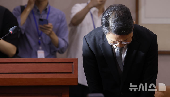 [서울=뉴시스] 정병혁 기자 = 김승원 법무부장관 후보자가 15일 서울 여의도 국회 법제사법위원회에서 열린 인사청문회에서 인사하고 있다. 2026.09.15. jhope@newsis.com