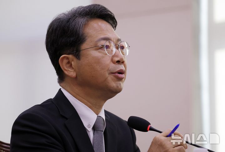 [서울=뉴시스] 정병혁 기자 = 김승원 법무부장관 후보자가 15일 서울 여의도 국회 법제사법위원회에서 열린 인사청문회에서 의원 질문에 답하고 있다. 2026.09.15. jhope@newsis.com