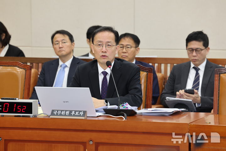 [서울=뉴시스] 최진석 기자 = 이형일 부총리 겸 재정경제부장관 후보가 15일 여의도 국회에서 열린 제439회 국회(정기회) 재정경제기획위원회 국무위원후보자(부총리 겸 재정경제부장관 이형일) 인사청문회에서 의원 질의에 답하고 있다. 2026.09.15. myjs@newsis.com
