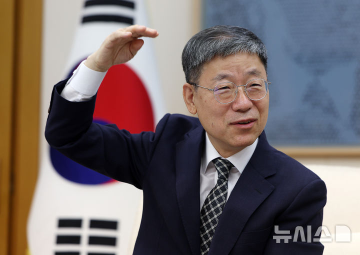 [서울=뉴시스] 김명년 기자 = 노경필 법원행정처장이 지난 15일 서울 서초구 대법원에서 뉴시스와 인터뷰하고 있다. 2026.09.16. kmn@newsis.com