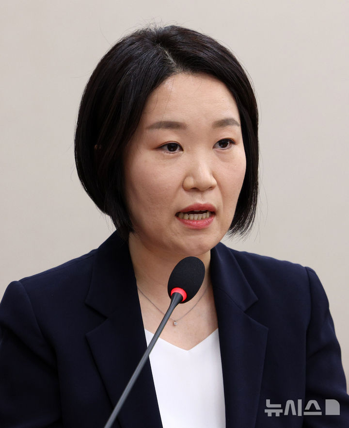 [서울=뉴시스] 고범준 기자 = 이소영 중소벤처기업부 장관 후보자가 지난 15일 서울 여의도 국회 산업통상자원중소벤처기업위원회에서 열린 인사청문회에서 모두발언을 하고 있다. 2026.09.23. bjko@newsis.com