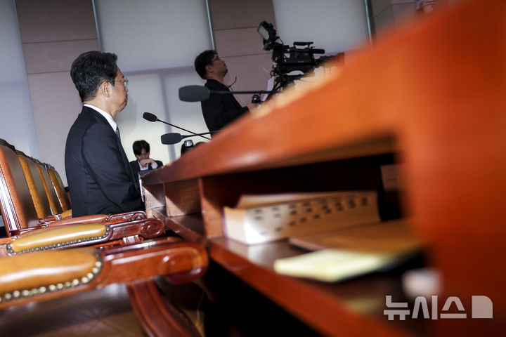 [서울=뉴시스] 정병혁 기자 = 김승원 법무부장관 후보자가 15일 서울 여의도 국회 법제사법위원회에서 열린 인사청문회에서 의원 질문에 답하고 있다. 2026.09.15. jhope@newsis.com
