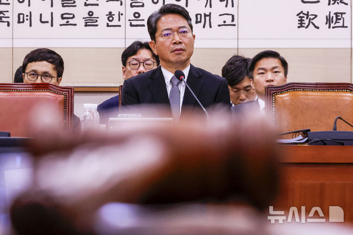 [서울=뉴시스] 정병혁 기자 = 김승원 법무부장관 후보자가 15일 서울 여의도 국회 법제사법위원회에서 열린 인사청문회에서 의원 질문에 답하고 있다. 2026.09.15. jhope@newsis.com
