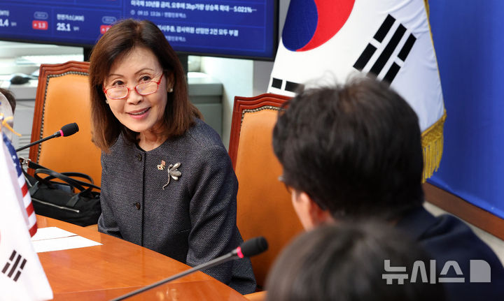 [서울=뉴시스] 고범준 기자 = 미셸 스틸 주한미국대사가 15일 서울 여의도 국회에서 김민석 더불어민주당 대표를 예방하며 발언하고 있다. 2026.09.15. bjko@newsis.com