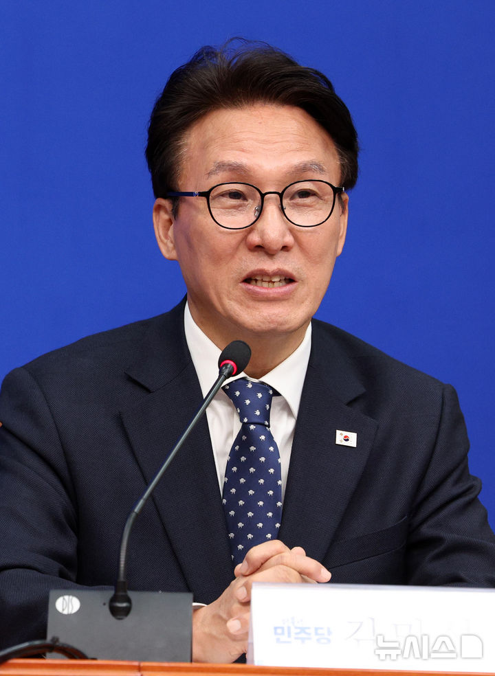 [서울=뉴시스] 고범준 기자 = 김민석 더불어민주당 대표가 15일 서울 여의도 국회에서 미셸 스틸 주한미국대사를 접견하며 발언하고 있다. 2026.09.15. bjko@newsis.com