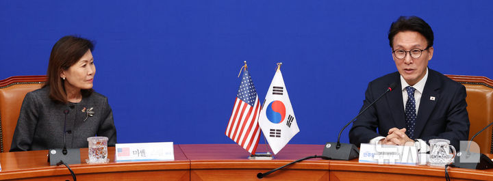 [서울=뉴시스] 고범준 기자 = 김민석 더불어민주당 대표가 15일 서울 여의도 국회에서 미셸 스틸 주한미국대사를 접견하며 발언하고 있다. 2026.09.15. bjko@newsis.com